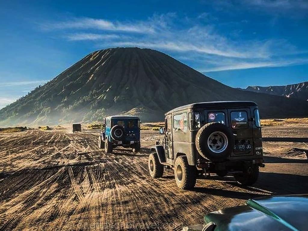 Mount-Bromo-Jeep-Tour-Sea-of-sand