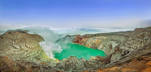 ijen crater blue fire